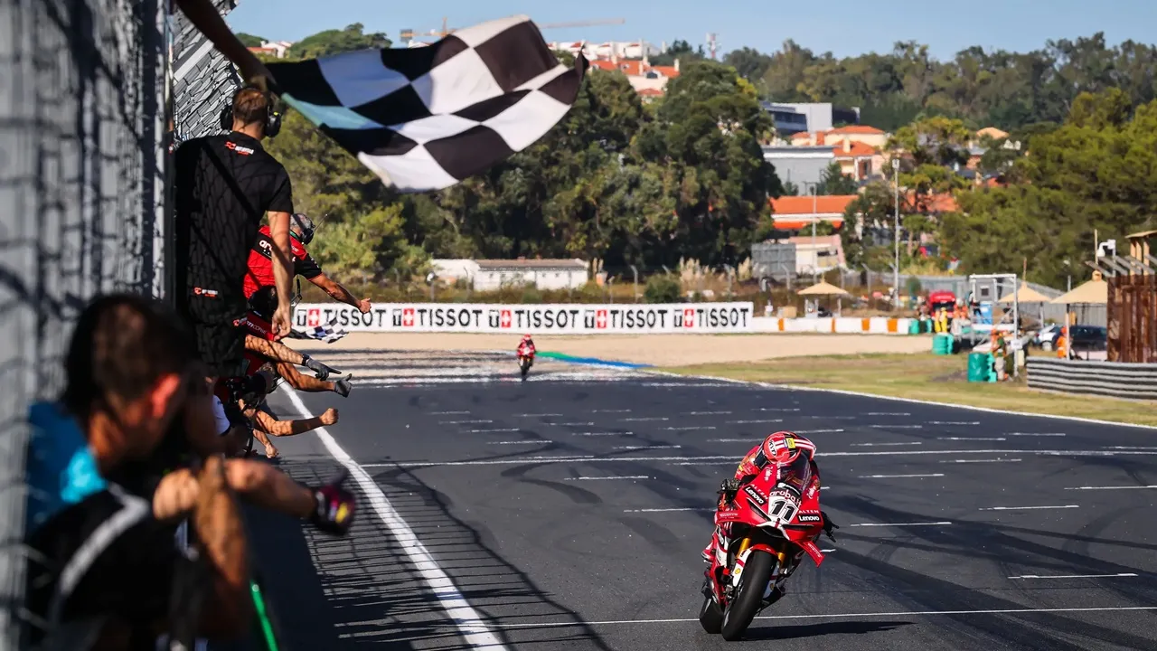 Hasil Balapan 1 WSBK Estoril: Bulega Kembali ke Jalur Kemenangan