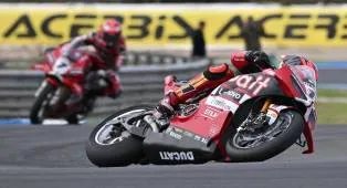 Hasil Balapan Superpole WSBK Estoril: Bulega Kembali Berjaya