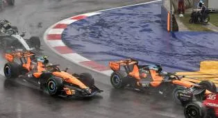 Kecelakaan McLaren di Singapura, Verstappen Bersinar