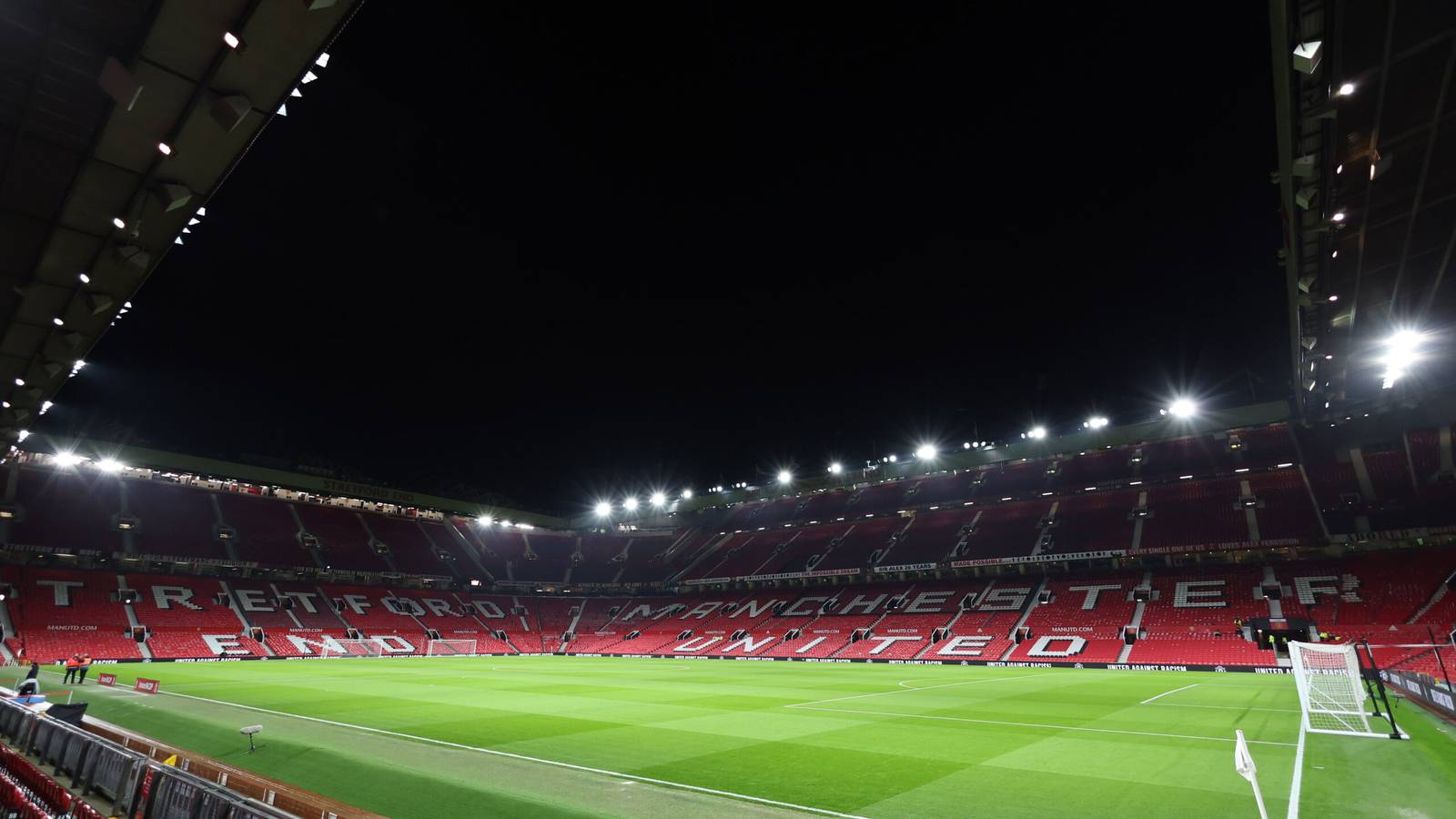 Ketakutan Cedera, Bintang Man Utd Terlihat Pincang Tinggalkan Old Trafford