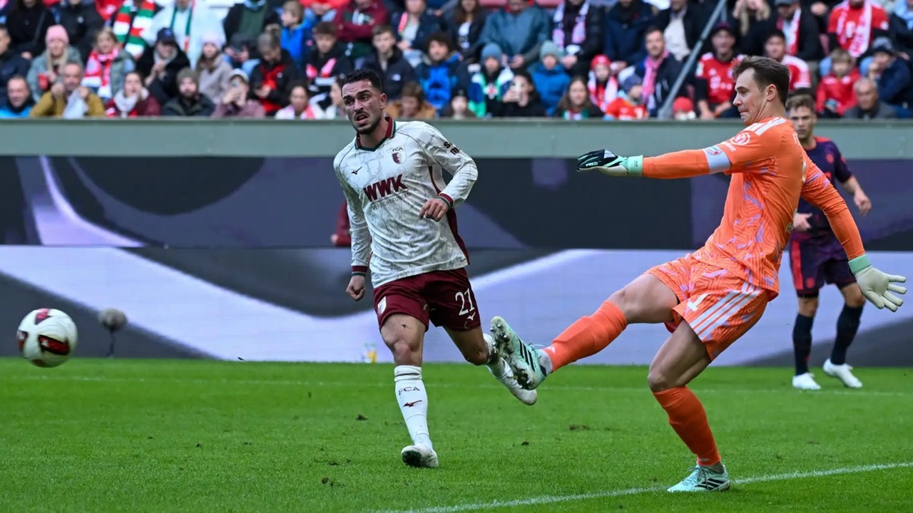Manuel Neuer Akui Buat Kesalahan Bodoh Lawan FC Augsburg