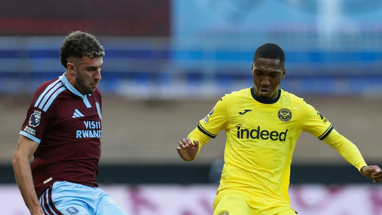Unai Emery mengonfirmasi cedera hamstring Matteo Ruggeri serta membeberkan kondisi terkini lini belakang Aston Villa
