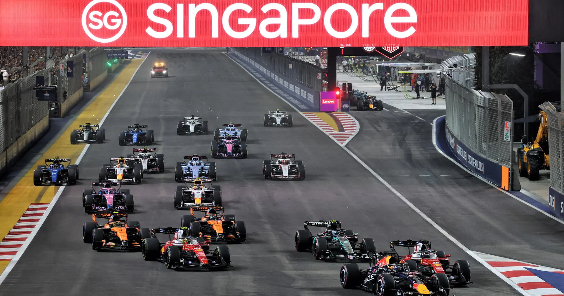 Max Verstappen Akhiri Kutukan Singapura dengan Kemenangan Telak