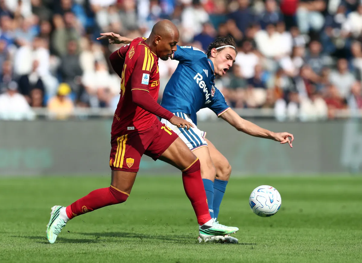 Roma Bertahan Tangguh, Como Gagal Manfaatkan Kartu Merah Malen - sumber: (footballitalia)