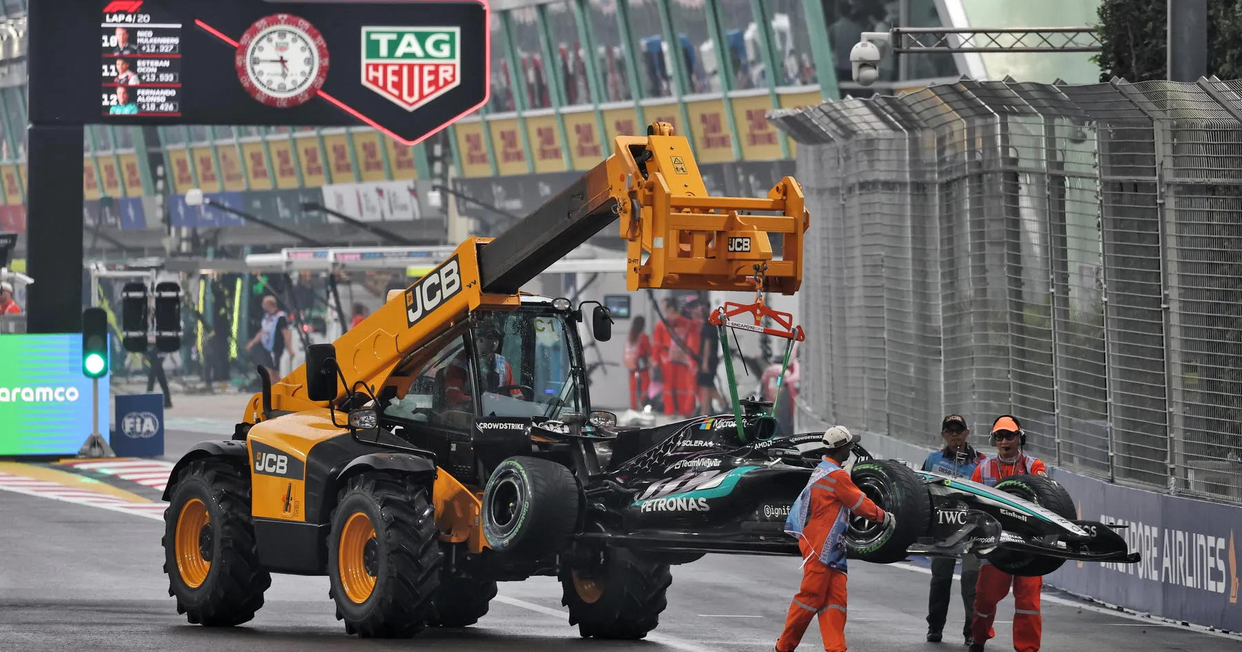 Sejarah Baru F1: Delapan Pembalap Mundur di Sprint Singapura - sumber: (racingnews365)