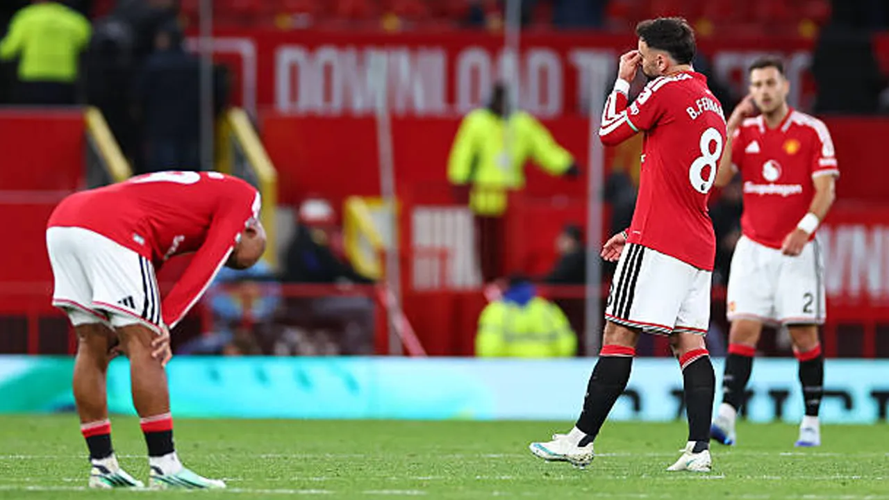 Sulit Bersaing, Jamie Redknapp Soroti Kelemahan Manchester United