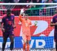 Vincent Kompany Bela Manuel Neuer Usai Buat Blunder Memalukan vs Augsburg