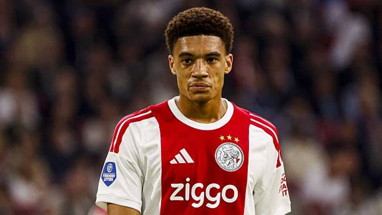 Ajax Enggan Lepas Aaron Bouwman ke Newcastle United