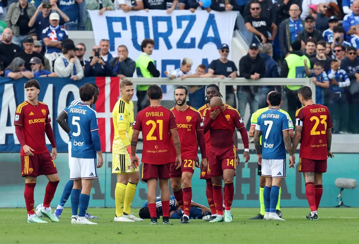 AS Roma Geram Kartu Merah Malen, El Azzouzi Hanya Kartu Kuning - sumber: (footballitalia)