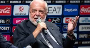 De Laurentiis Klaim Kebangkitan Napoli Tarik Dukungan Generasi Muda