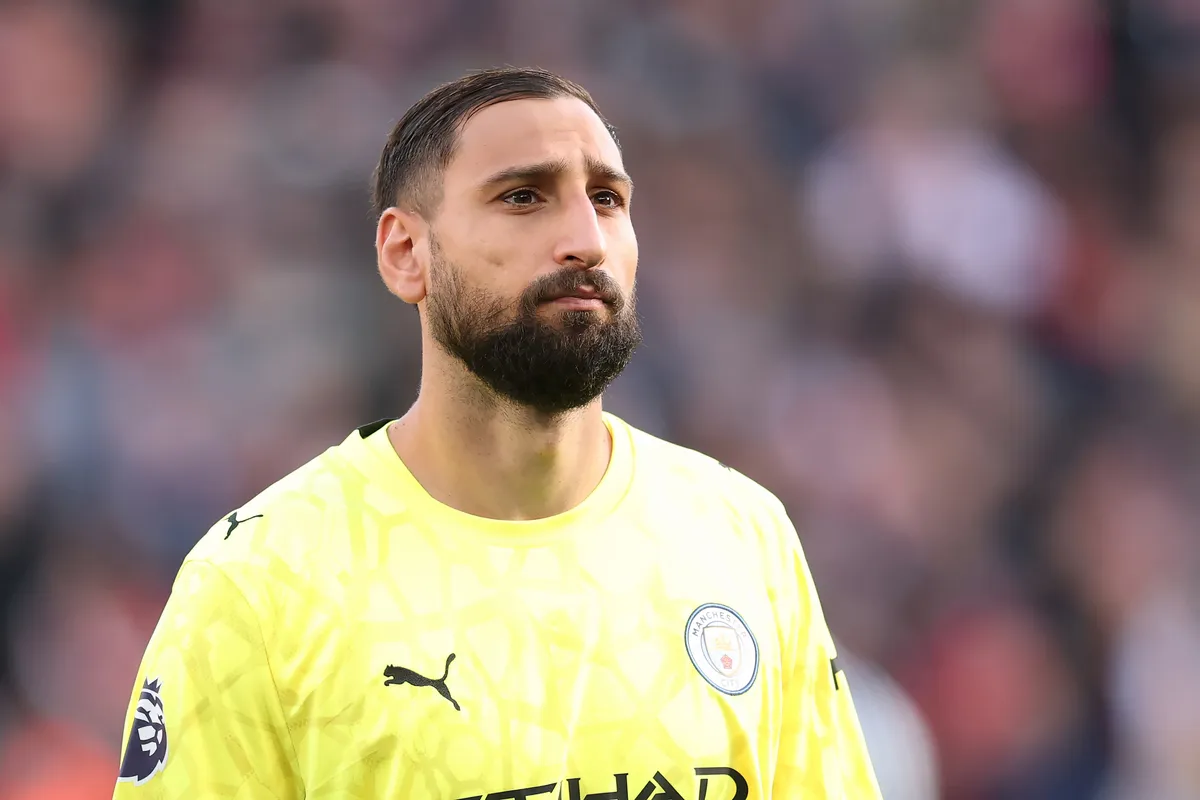 Donnarumma Hadapi Fans Liverpool Usai Dituduh Curang dalam Kemenangan 3-0 Lawan Man City - sumber: (footballitalia)