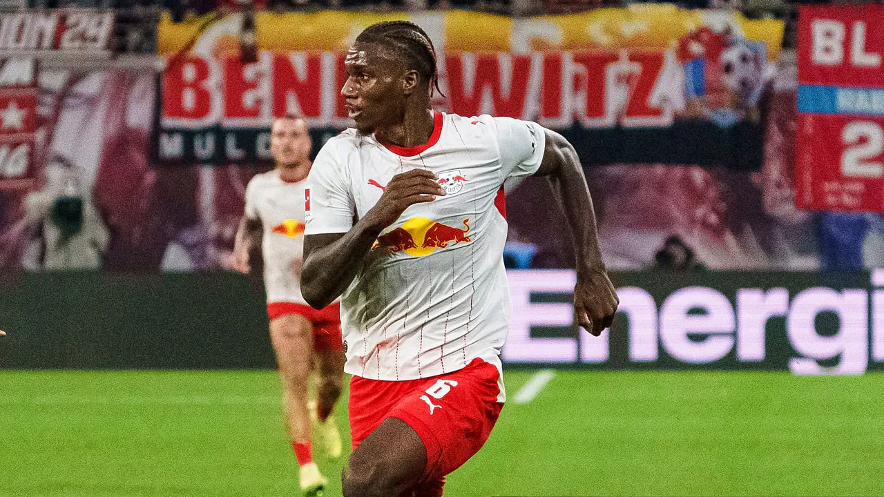 Ezechiel Banzuzi Bahagia Cetak Gol Pertamanya di Bundesliga