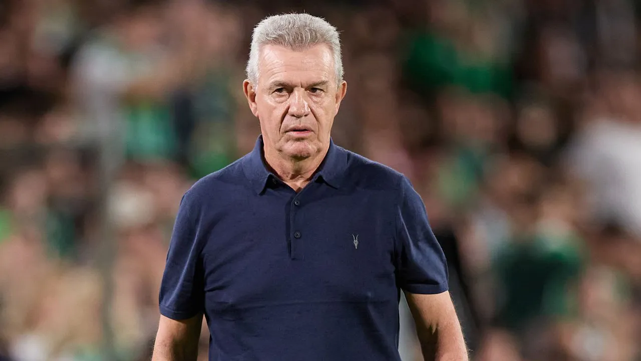 Javier Aguirre Ungkap Kelemahan Valencia Usai Ditahan Imbang Santander