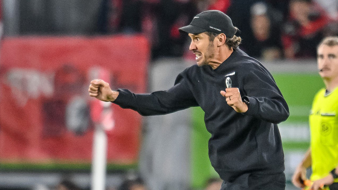 Julian Schuster Puji Freiburg Usai Menang Meski Bermain dengan 10 Orang