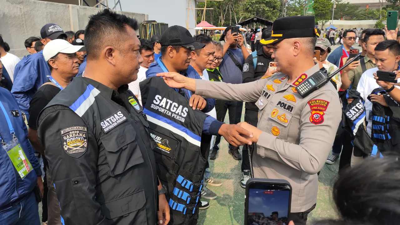 Kapolresta Bandung ketika meresmikan Satgas Bobotoh jelang laga Persib melawan Dewa United