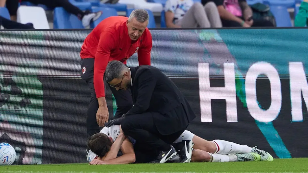 Matteo Gabbia Ditandu Keluar Sambil Menangis di Laga Sassuolo vs Milan