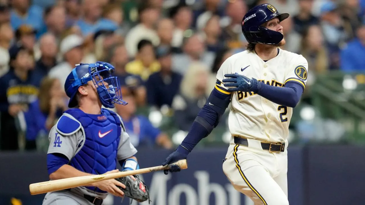 Milwaukee Brewers mencetak angka pertama melalui home run solo Brice Turang pada inning keempat. (Foto: AP)