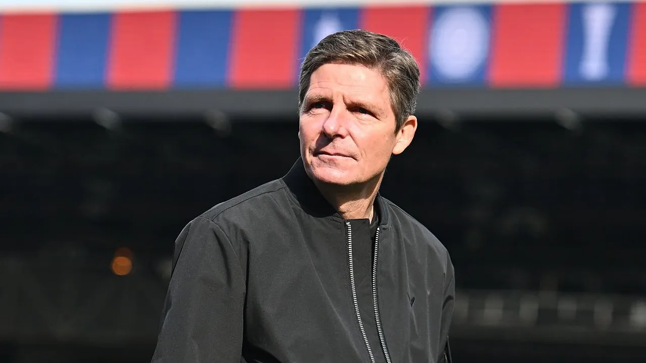Oliver Glasner Ucapkan Terima Kasih kepada Suporter Forest dan Palace