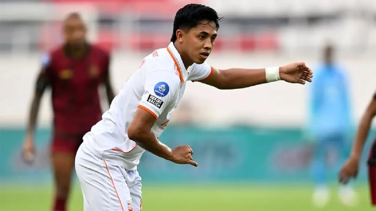 Pelatih Borneo FC Pasang Badan Untuk Pemain Mudanya Kontra Java United FC