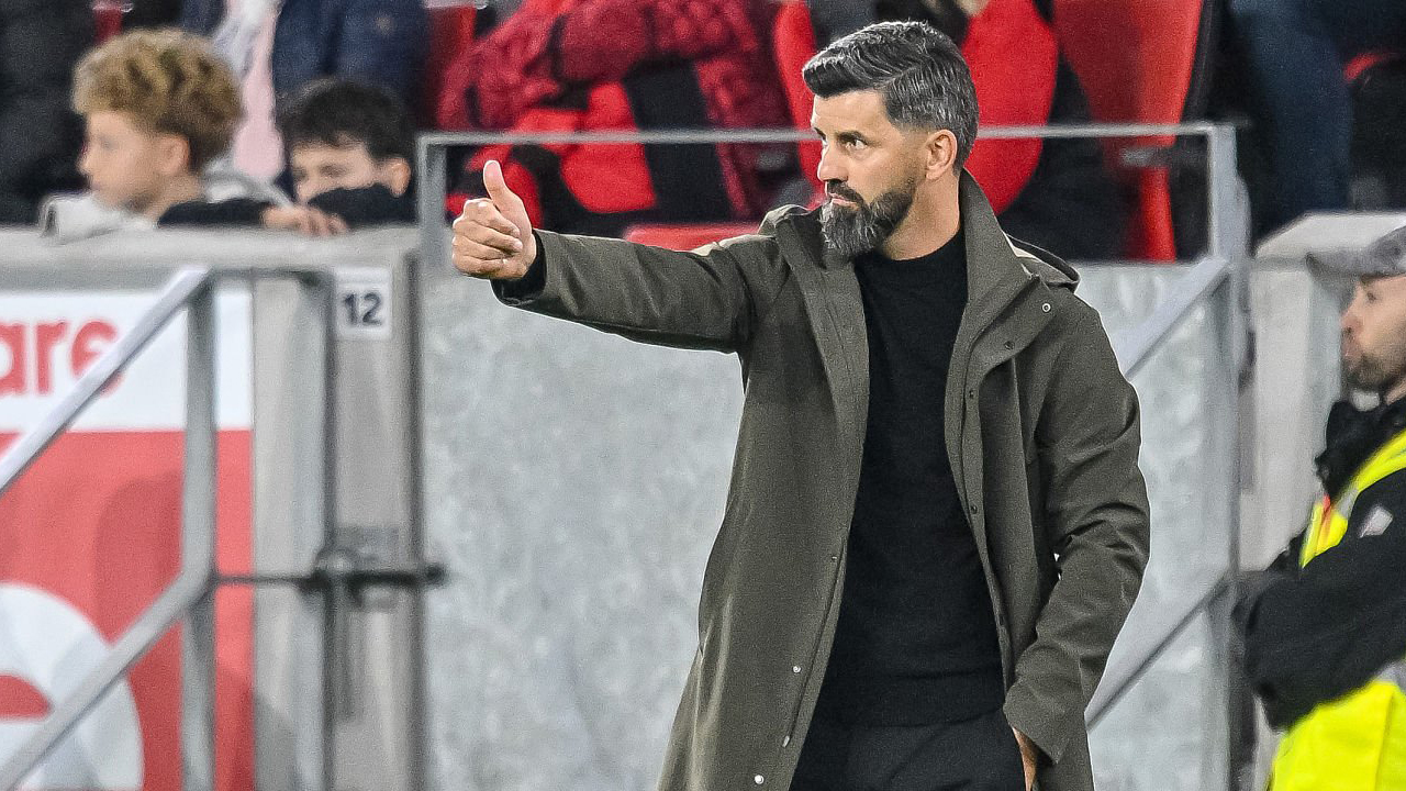 Schalke Tumbang di Menit Akhir, Miron Muslic Akui Salah Strategi