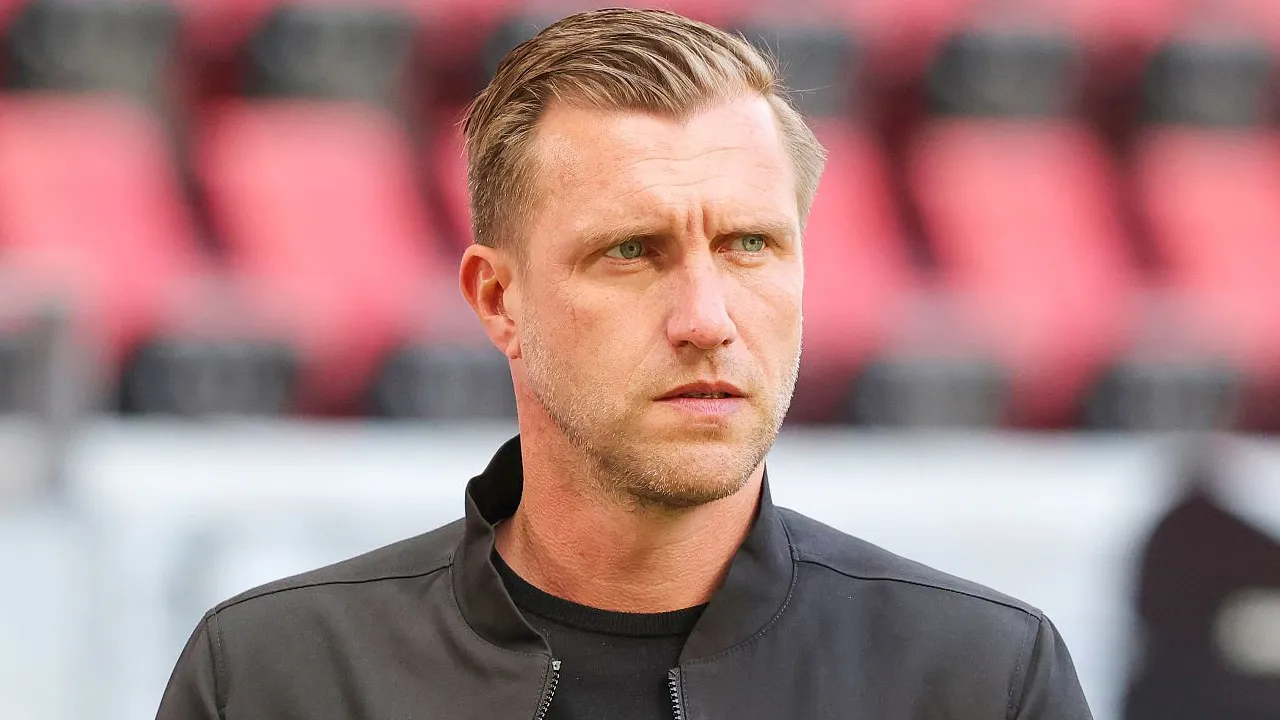 Usai Dibantai Leipzig, Markus Krosche Kritik Pertahanan Frankfurt