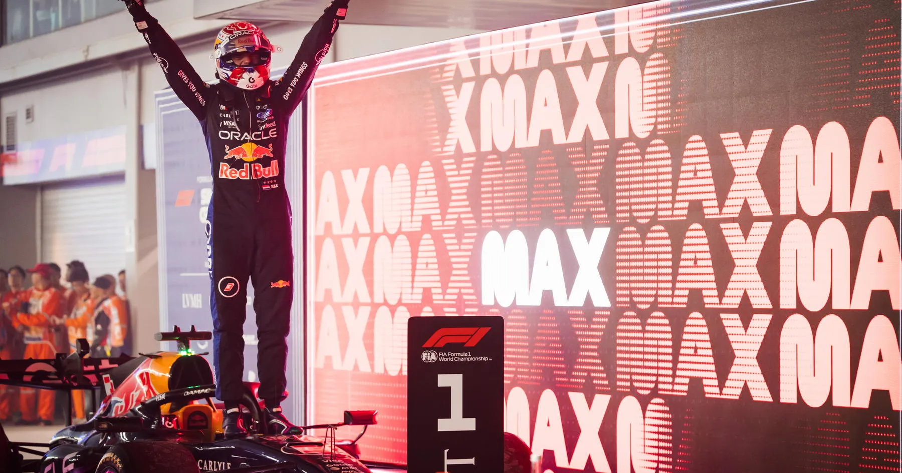 Verstappen Unggul di GP Singapura, Mercedes Terpuruk - sumber: (racingnews365)