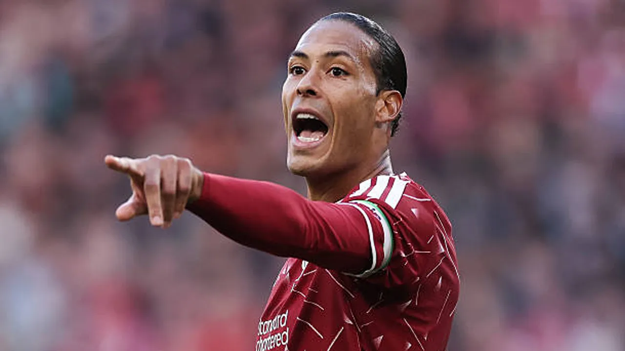 Virgil van Dijk Tak Ingin Persaingan Liverpool dan Manchester City Dipandang Berbeda