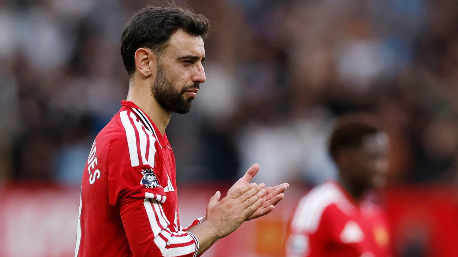 Bruno Fernandes Sepakati Kontrak Baru dengan Manchester United - sumber: (givemesport)