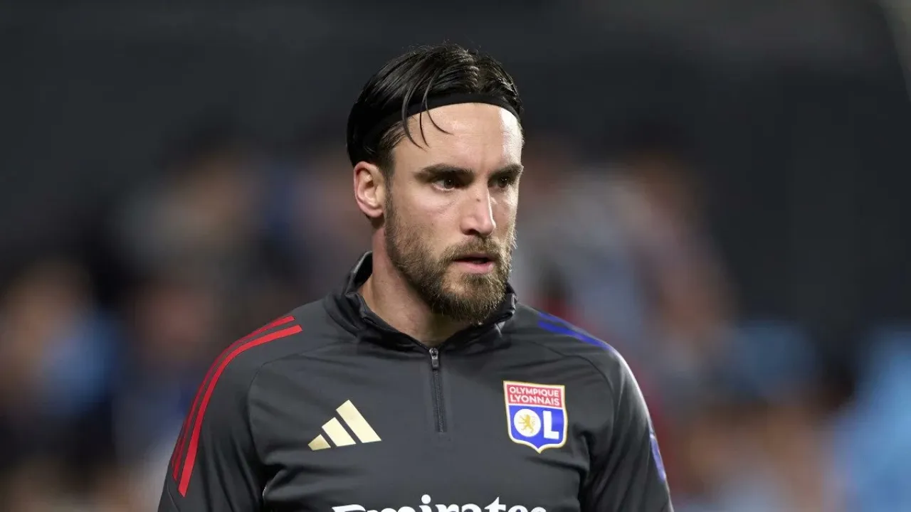 Defender incaran Atletico Madrid