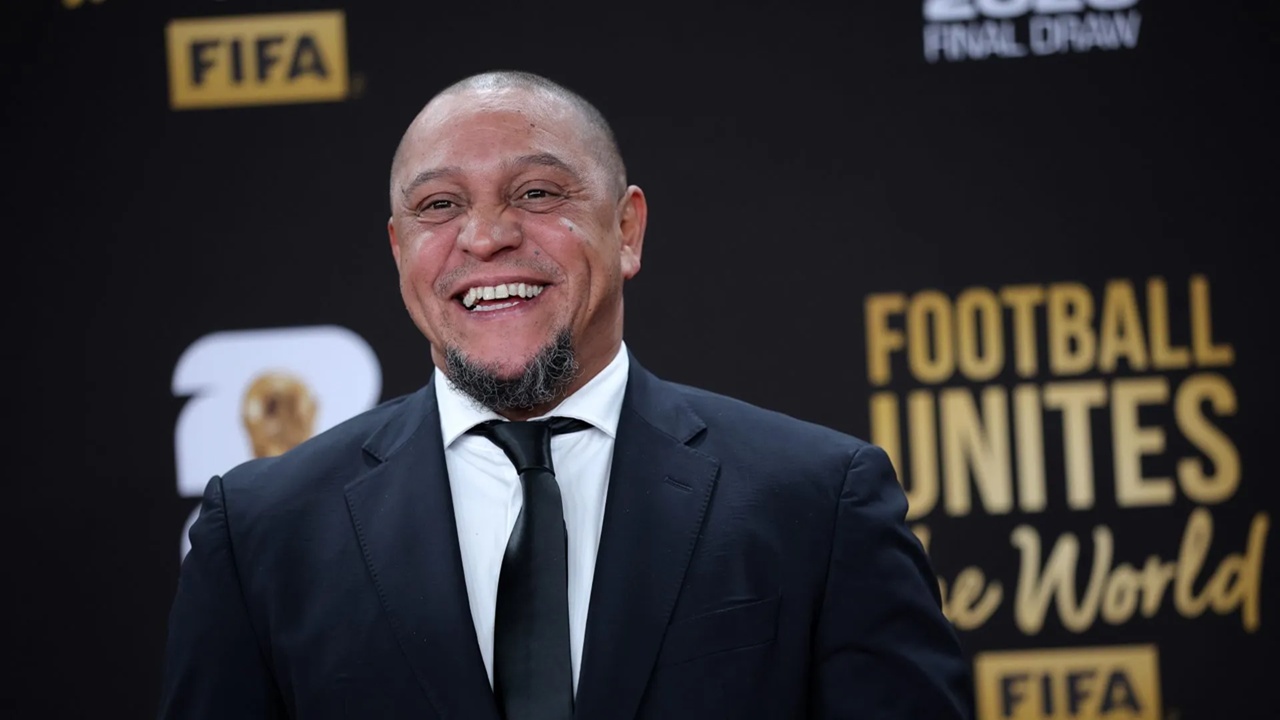 Kontroversi Wasit, Roberto Carlos: Para Pemain Takut Buka Suara