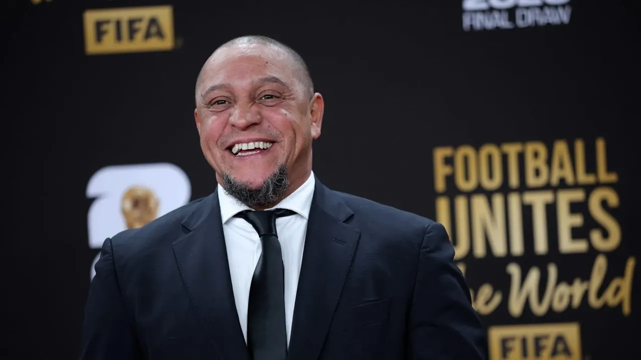 Kontroversi Wasit, Roberto Carlos: Para Pemain Takut Buka Suara