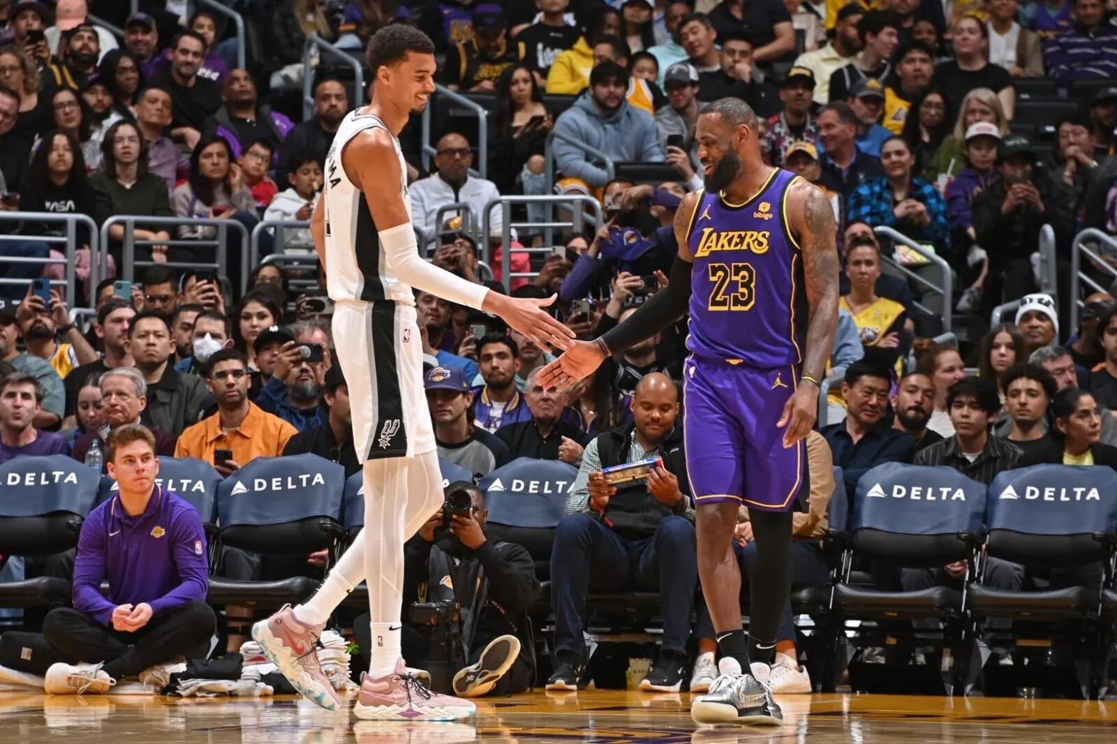 LeBron: Wembanyama Berpeluang Raih MVP NBA 2027 - sumber: (mainbasket)