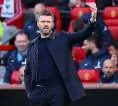 Michael Carrick Bela Strategi Transfer MU di Tengah Badai Cedera
