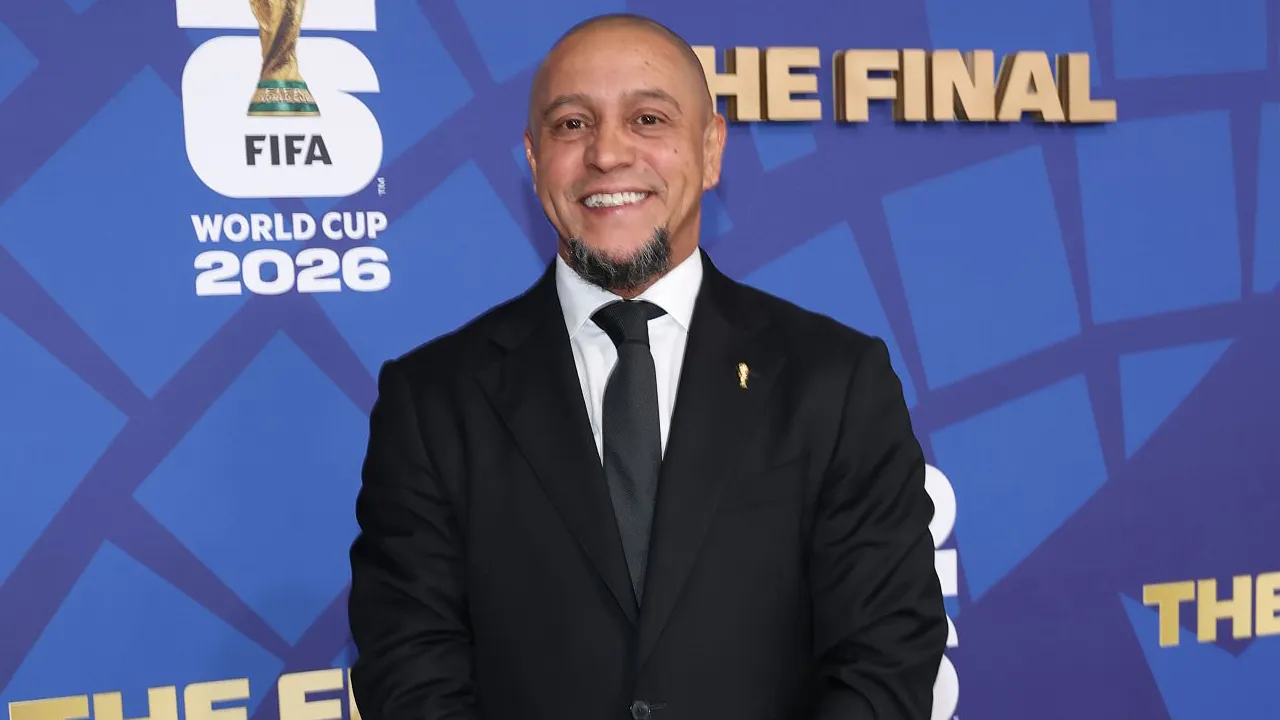 Roberto Carlos Sindir Sikap Pemain Soal Kontroversi Wasit, Cubarsi Terseret