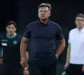 Runjaic Ungkap Alasan Alaba Dicadangkan Usai Absen Panjang