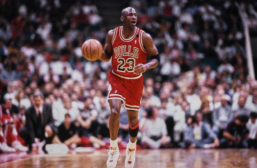 Seragam Tandang Jordan 1998 Terjual 251 Miliar Rupiah - sumber: (mainbasket)