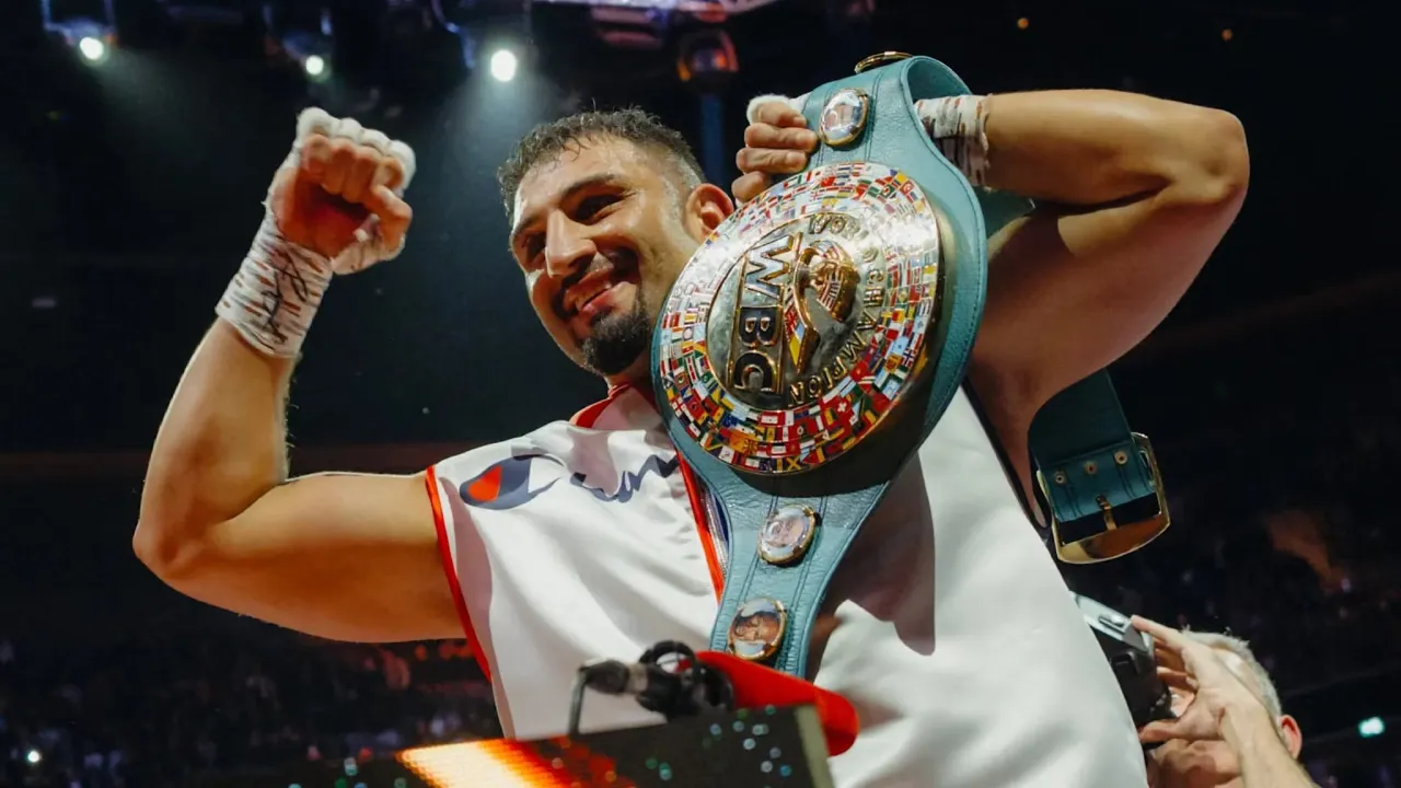 Agit Kabayel Ingin Buktikan Status Juara WBC lewat Pertahanan Gelar