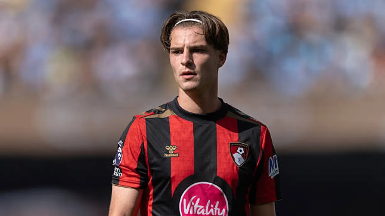 Bournemouth siap menjual Alex Scott pada Januari jika klausul harga dan kondisi posisi klasemen terpenuhi