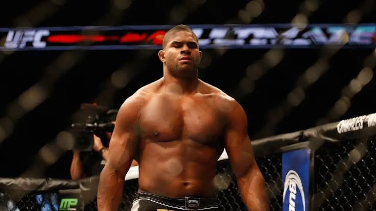 Cari Lawan Sepadan di Kelas Berat, Verhoeven Masuk Radar Alistair Overeem