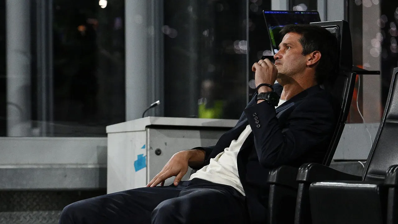 Cristian Chivu Belum Menyerah, Inter Masih Punya Enam Laga untuk Bangkit