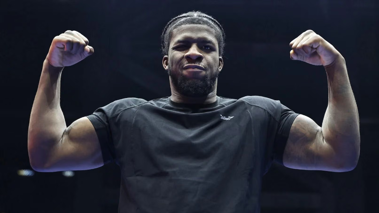 David Adeleye Jalani Debut AS pada Undercard Duel Pacheco-Fulghum