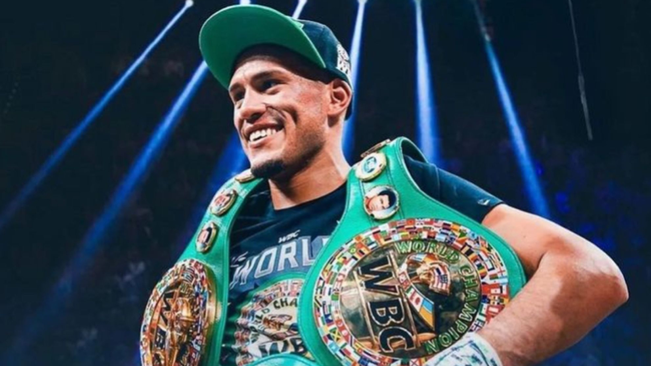 David Benavidez Lepas Gelar Berat Ringan WBC demi Fokus ke Kelas Penjelajah