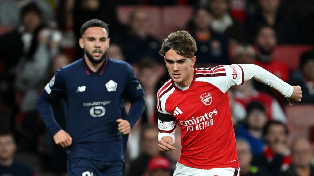 Rapor Calvin Verdonk dalam Debut Liga Champions Lawan Arsenal