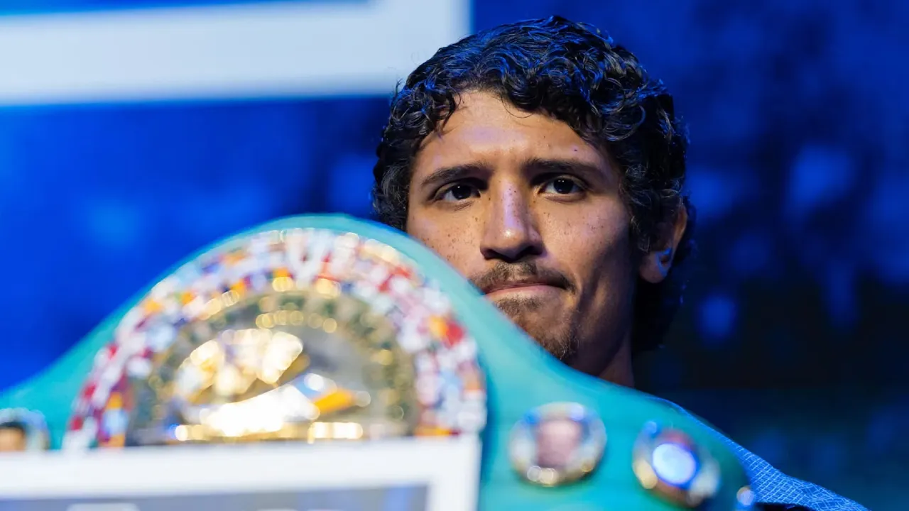 Sebastian Fundora tidak terpengaruh oleh ancaman knockout (KO) yang berulang kali dilontarkan calon lawannya. (Foto: Fight TV)