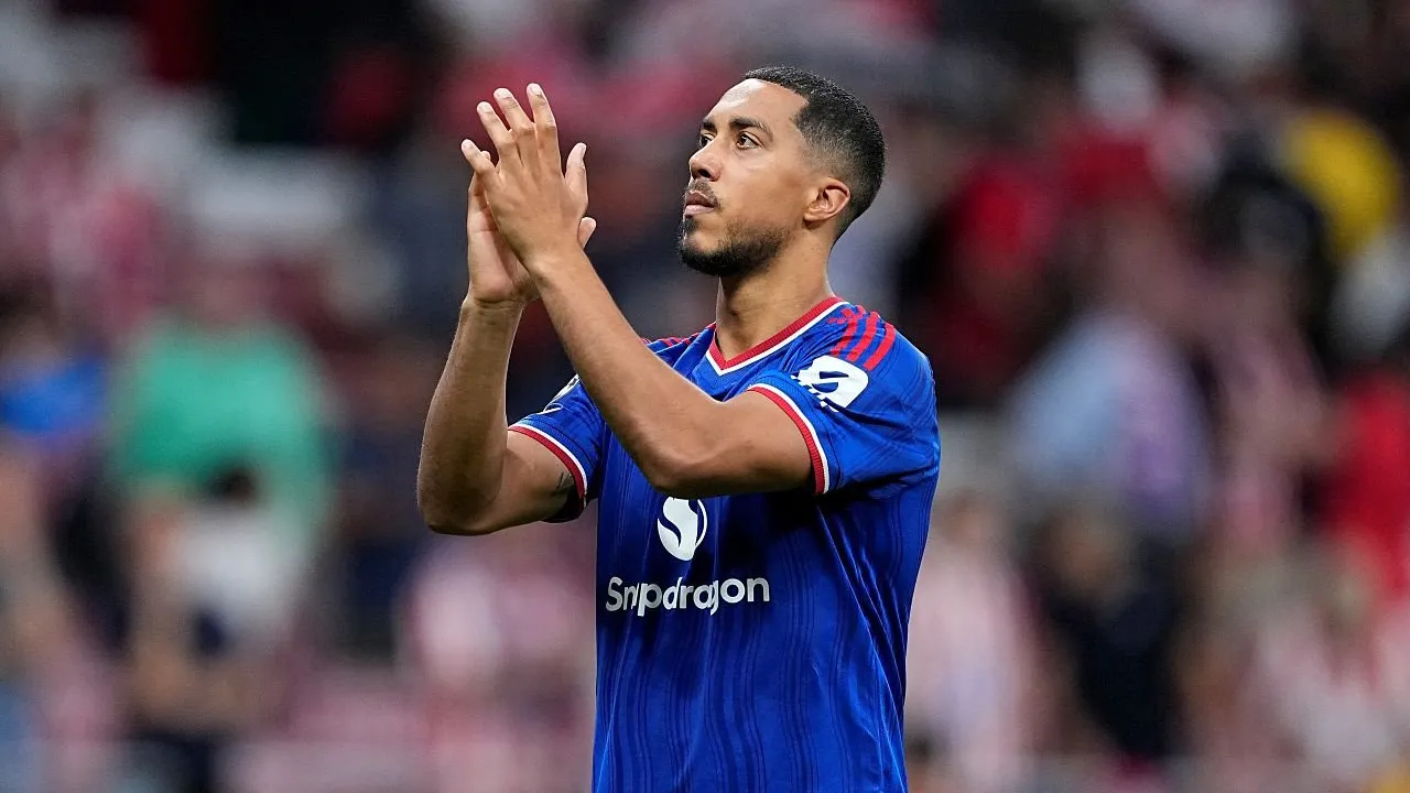Youri Tielemans Minta MU Tetap Kompak Usai Dikalahkan Atletico