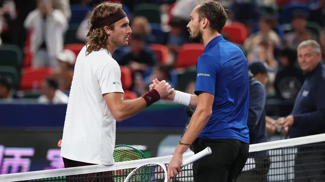 Daniil Medvedev Ungkap Alasan Ia Dominasi Rivalitas Kontra Stefanos Tsitsipas