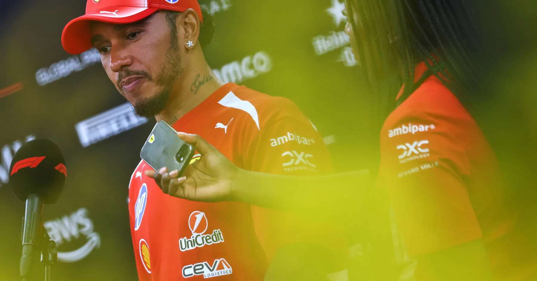 Hamilton Usulkan Lebih Banyak Balapan F1 di Malam Hari - sumber: (racingnews365)