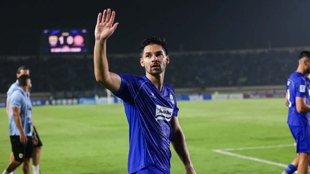 Bek kanan Persib, Sandy Walsh