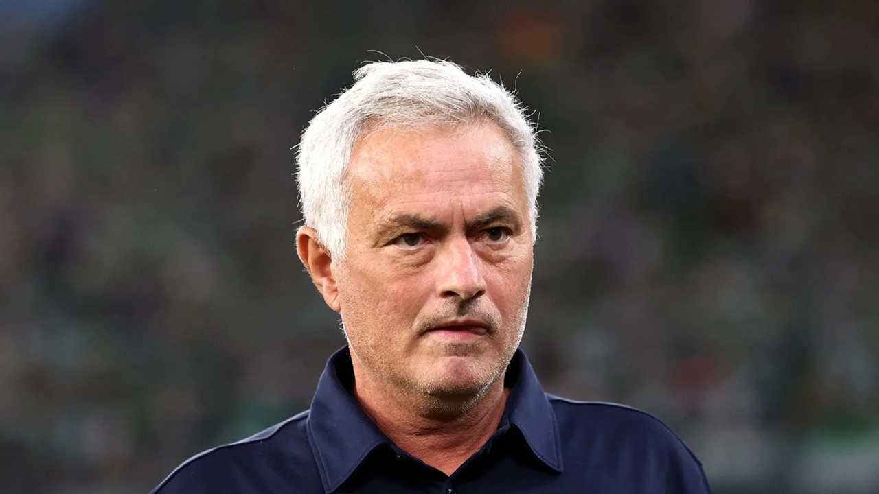Jose Mourinho Berikan Reaksi Usai Vinicius Kena Hukuman