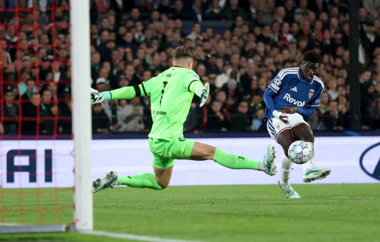 Kekalahan Dramatis di Rotterdam: Feyenoord Tundukkan Como 3-2 - sumber: (footballitalia)